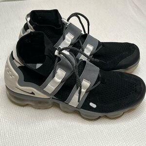 Men Vapor Max. Size 9.5- Color Gray, Black & White